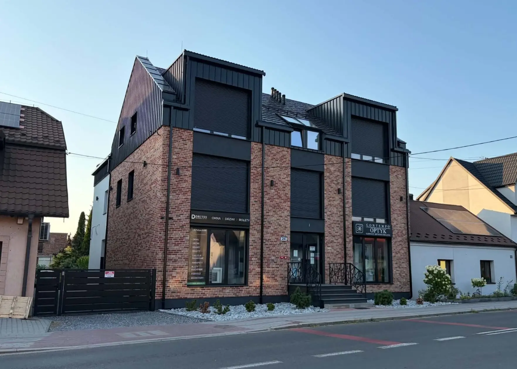 Budynek salonu stylizacji paznokci Glow Mood przy Łapanów 24